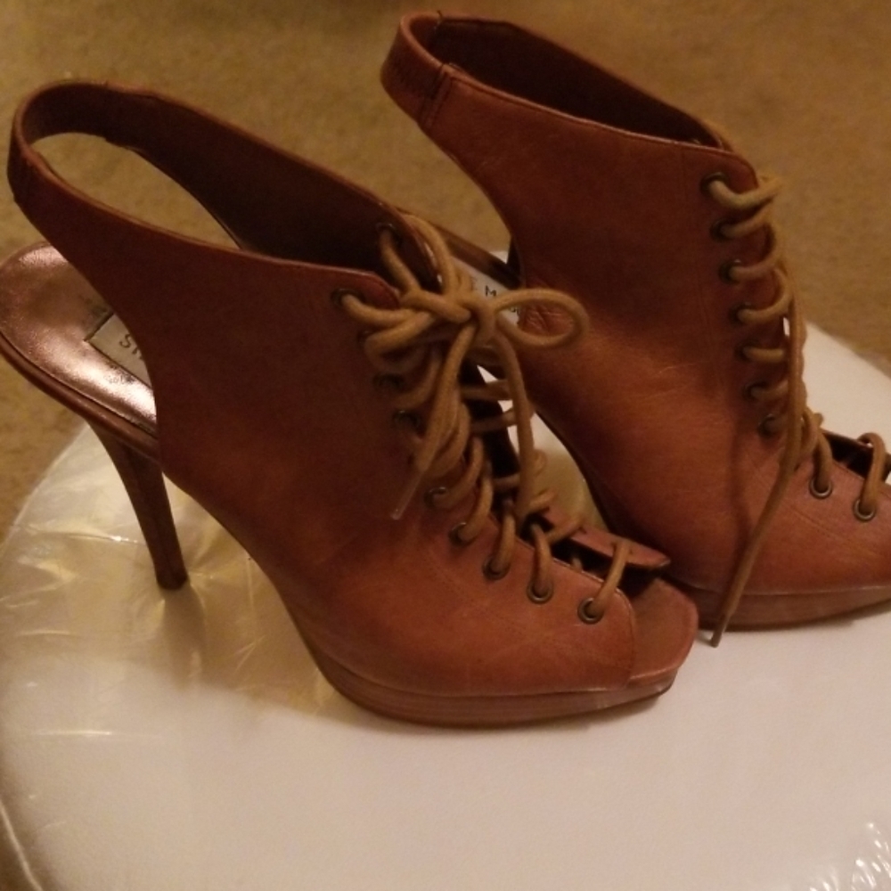 Heels - Picture 2 of 3